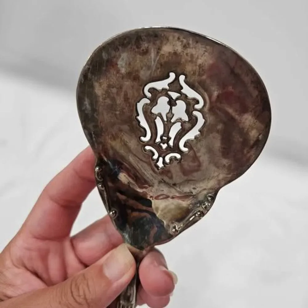 Unbranded ornate serving